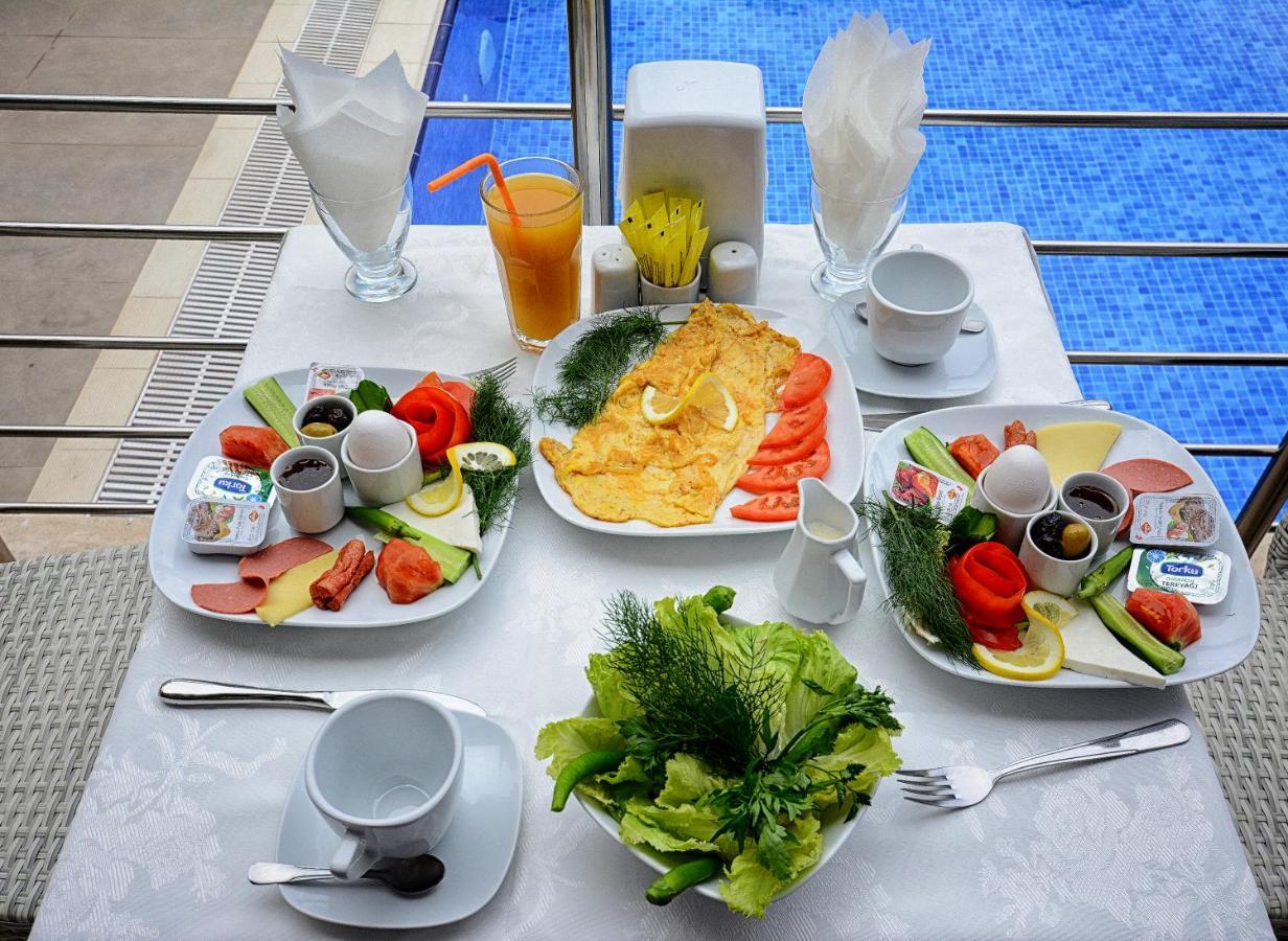 City Hotel 말마리스 외부 사진