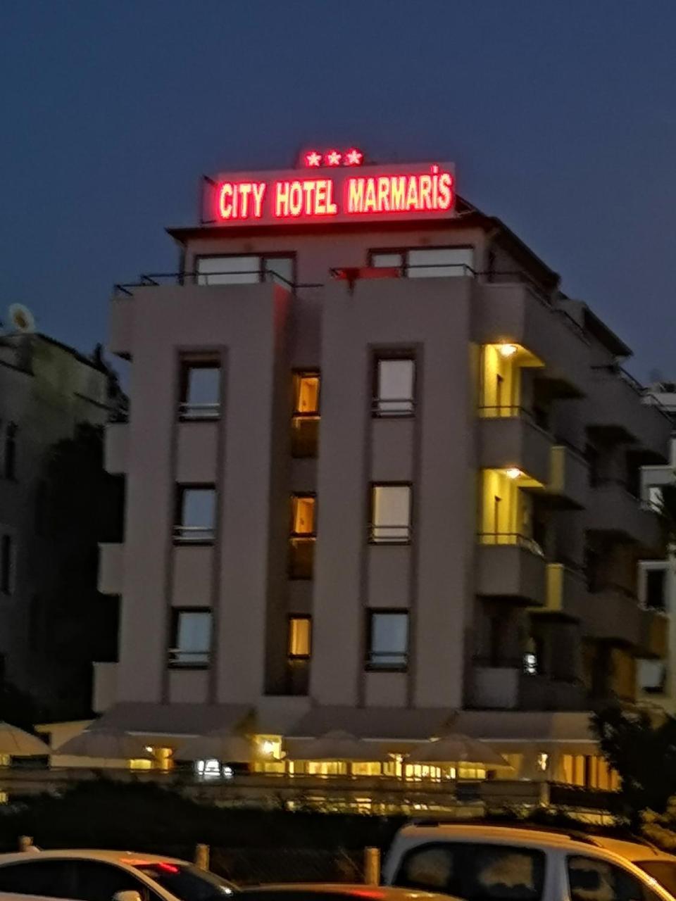 City Hotel 말마리스 외부 사진