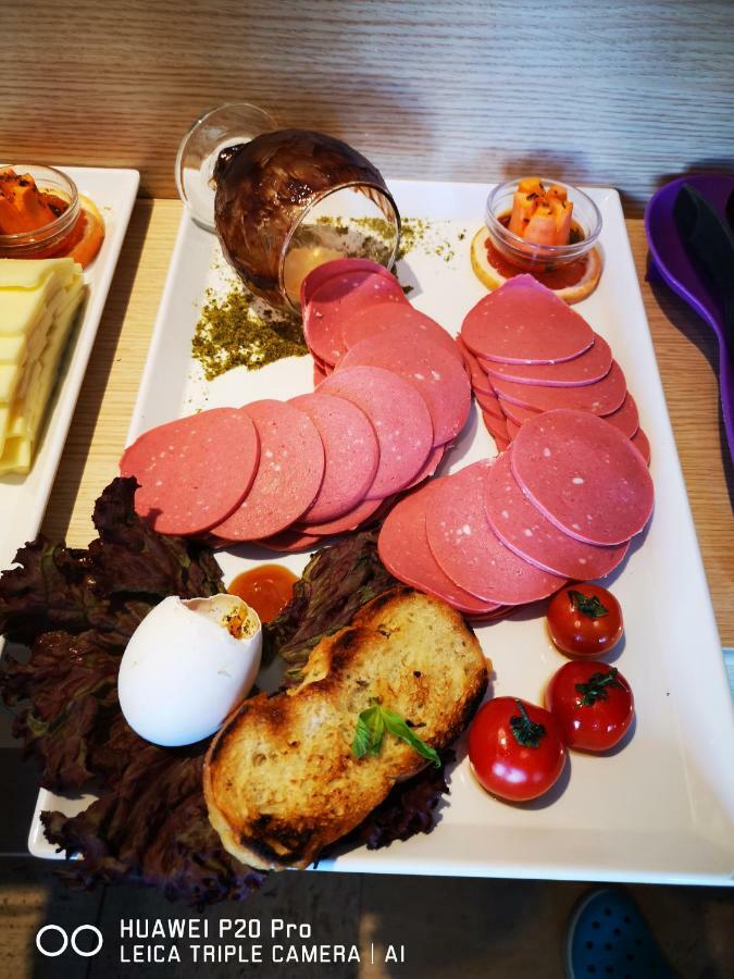City Hotel 말마리스 외부 사진